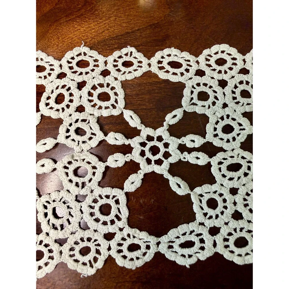 Vintage Crochet Lace Dresser Scarf | Floral Table Runner (27.5